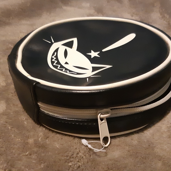 TokyoBay Exclaim Cat Round Travel Cosmetic Bag - Picture 7 of 7